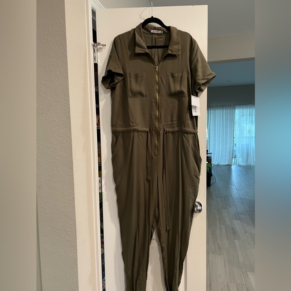 JustFab utility green short sleeve jumpsuit with pockets size XXL